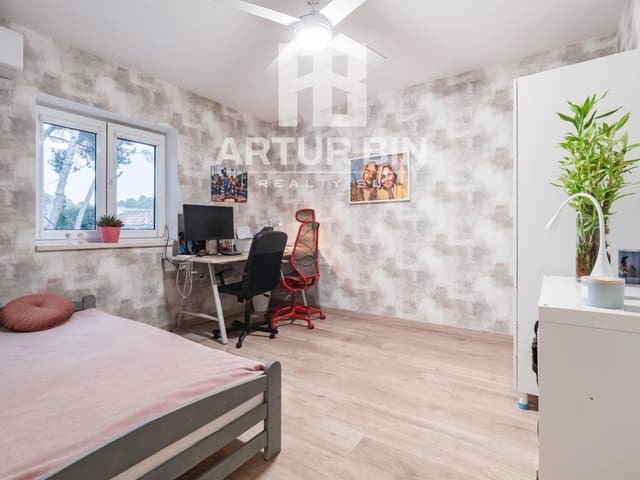 5 makuuhuone Huvila myytävänä paikassa L'Eliana mukana uima-altaan 
autotalli - 597 000 € (Ref: 9561821)