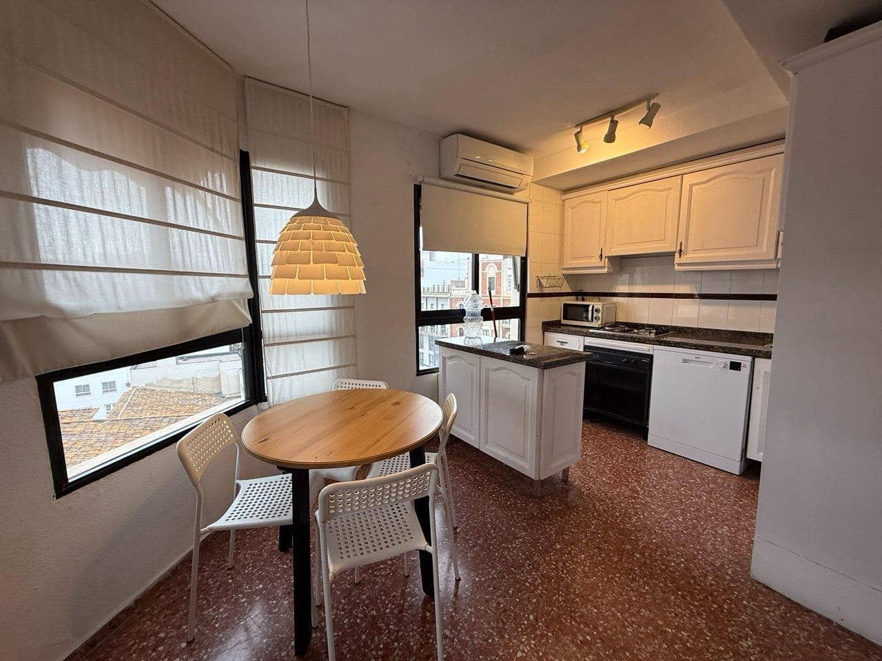 2 soveværelse Lejlighed til leje i Valencia by med garage - € 1.300 (Ref: 9565261)