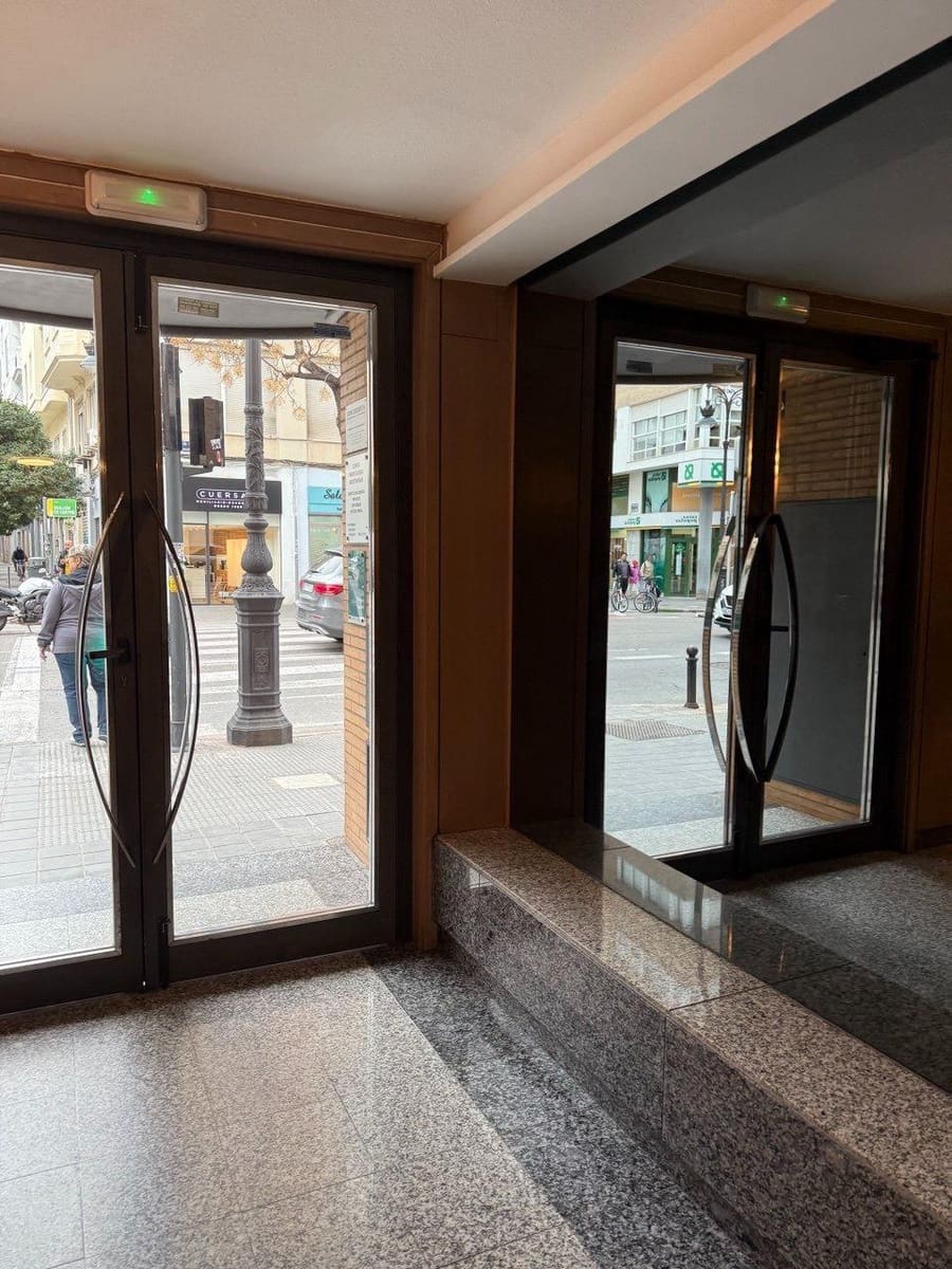 2 soveværelse Lejlighed til leje i Valencia by med garage - € 1.300 (Ref: 9565261)