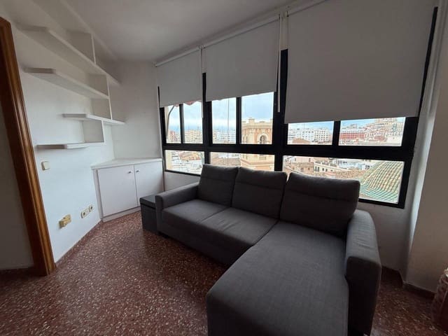 Apartamento de 2 habitaciones en Ciutat Vella, València ciudad en alquiler con garaje - 1.300 € (Ref: 9565261)