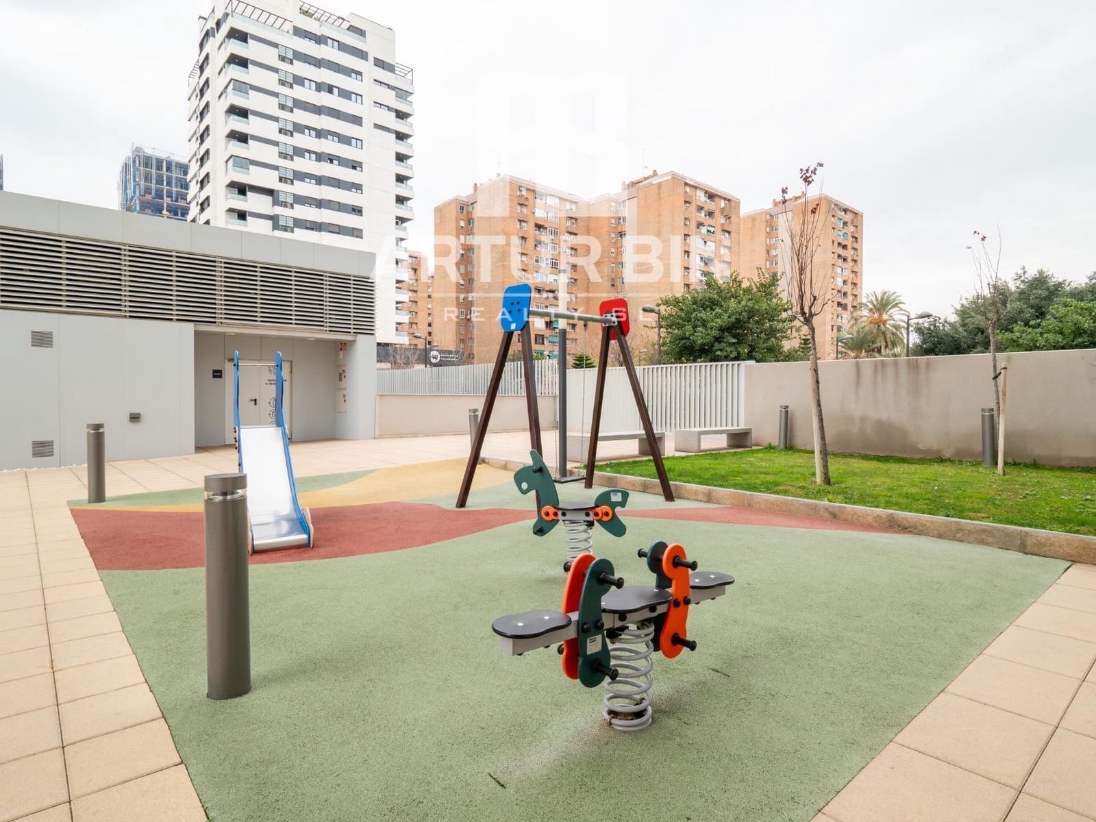 3 Zimmer Apartment zu verkaufen in Valencia Stadt mit Pool - 650.000 € (Ref: 9571197)