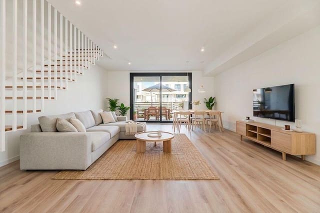 4 soveværelse Rækkehus til leje i San Antonio de Benagéber med swimmingpool - € 2.600 (Ref: 9591324)