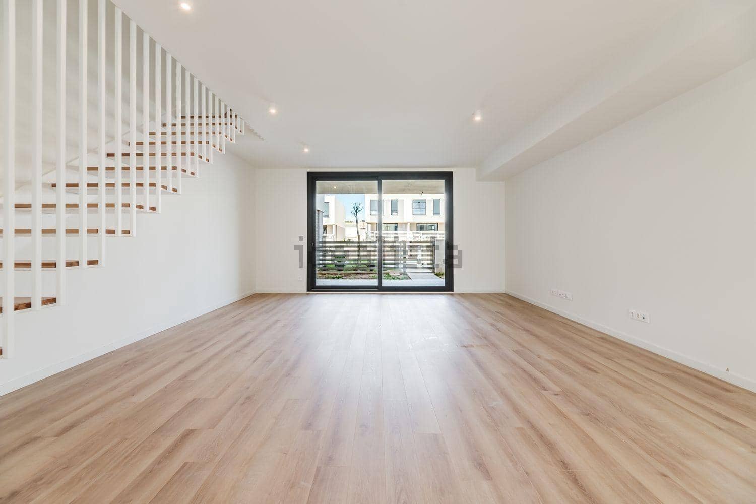 4 soveværelse Rækkehus til leje i San Antonio de Benageber med swimmingpool - € 2.600 (Ref: 9591324)