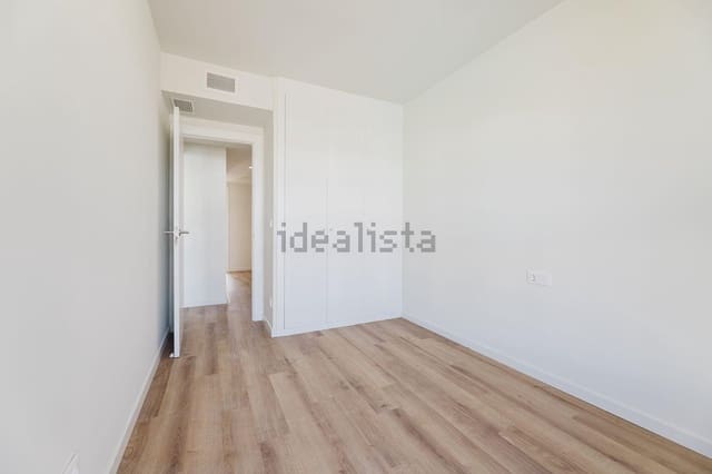 4 soveværelse Rækkehus til leje i San Antonio de Benagéber med swimmingpool - € 2.600 (Ref: 9591324)