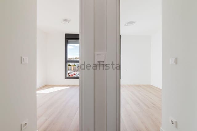 4 soveværelse Rækkehus til leje i San Antonio de Benagéber med swimmingpool - € 2.600 (Ref: 9591324)