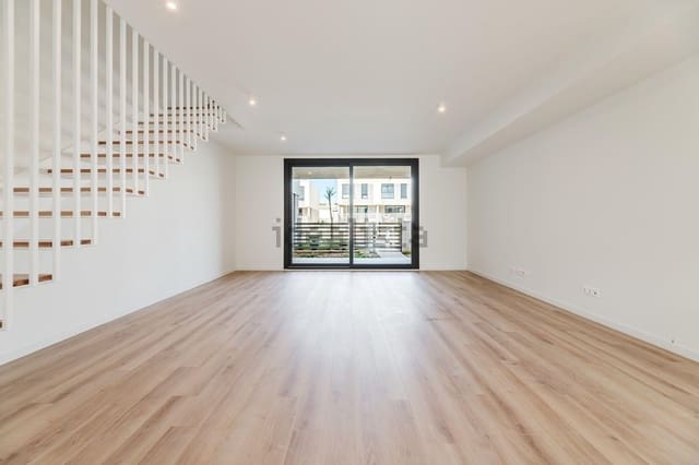 4 soveværelse Rækkehus til leje i San Antonio de Benagéber med swimmingpool - € 2.600 (Ref: 9591324)