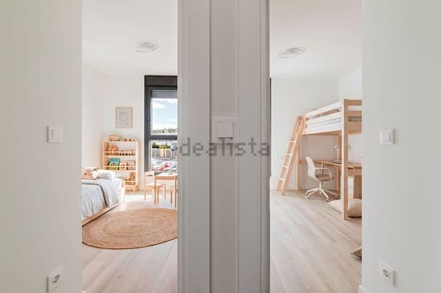 4 soveværelse Rækkehus til leje i San Antonio de Benagéber med swimmingpool - € 2.600 (Ref: 9591324)