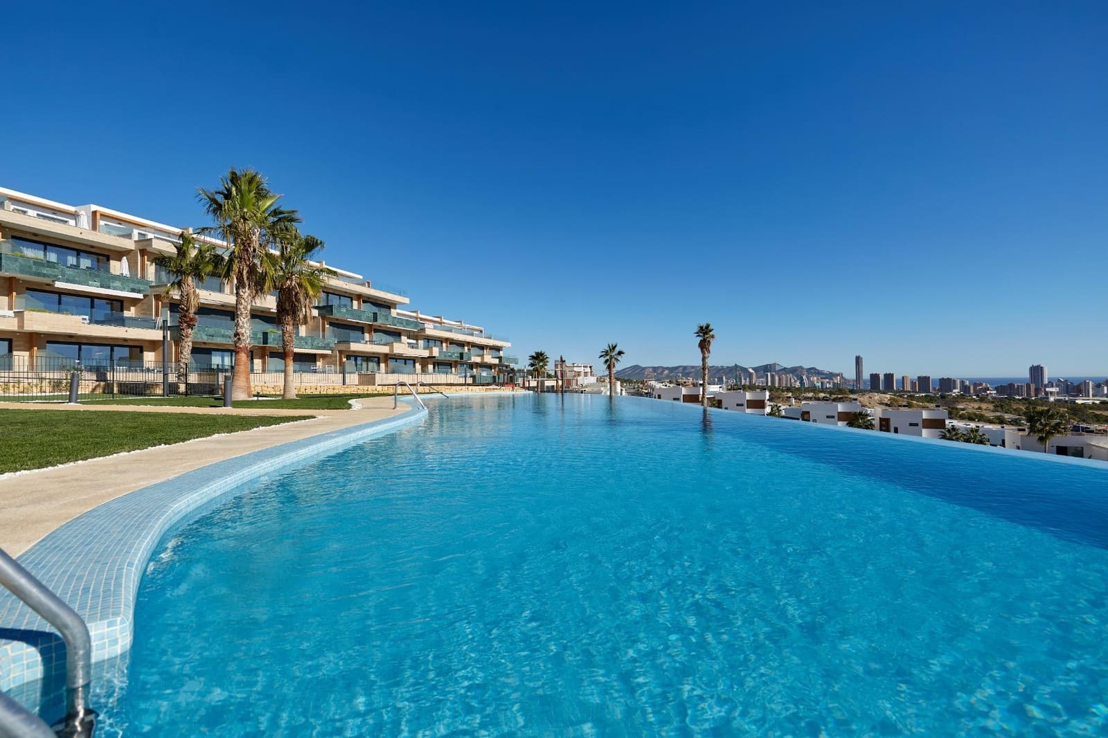 4 slaapkamer Appartement te huur in Finestrat met zwembad - € 3.000 (Ref: 9591325)