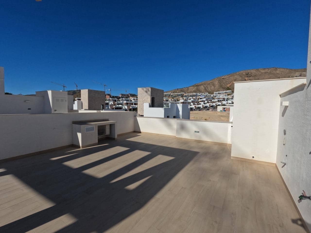 2 makuuhuone Bungalow vuokrattavana paikassa Finestrat - 1 600 € (Ref: 9591326)