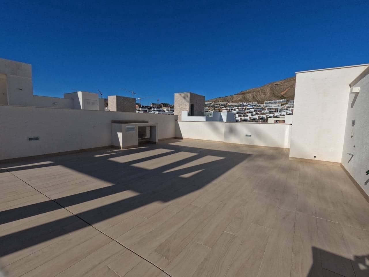 2 makuuhuone Bungalow vuokrattavana paikassa Finestrat - 1 600 € (Ref: 9591326)