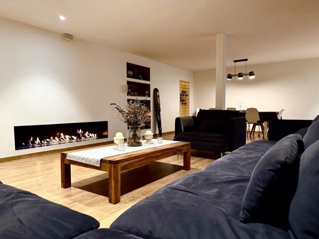 4 Zimmer Villa zu verkaufen in San Antonio de Benagéber mit Pool Garage - 750.000 € (Ref: 9637627)