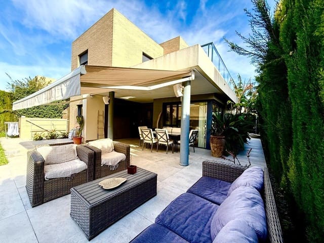 4 Zimmer Villa zu verkaufen in San Antonio de Benagéber mit Pool Garage - 750.000 € (Ref: 9637627)