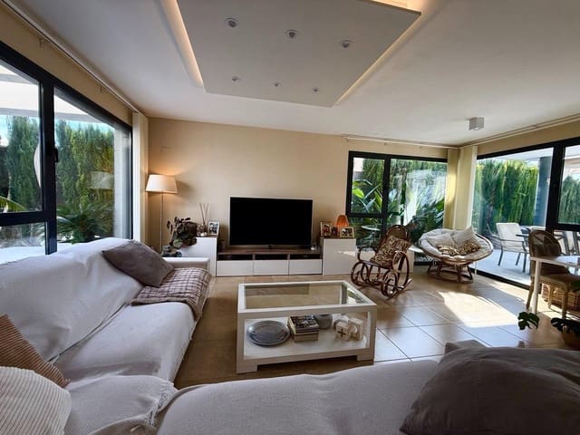 4 Zimmer Villa zu verkaufen in San Antonio de Benagéber mit Pool Garage - 750.000 € (Ref: 9637627)