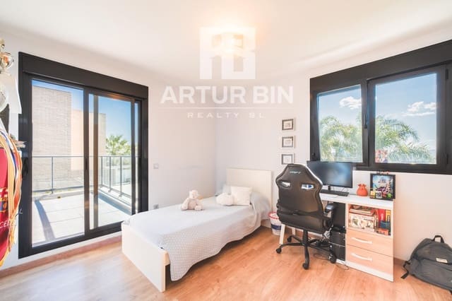 4 Zimmer Villa zu verkaufen in San Antonio de Benagéber mit Pool Garage - 750.000 € (Ref: 9637627)