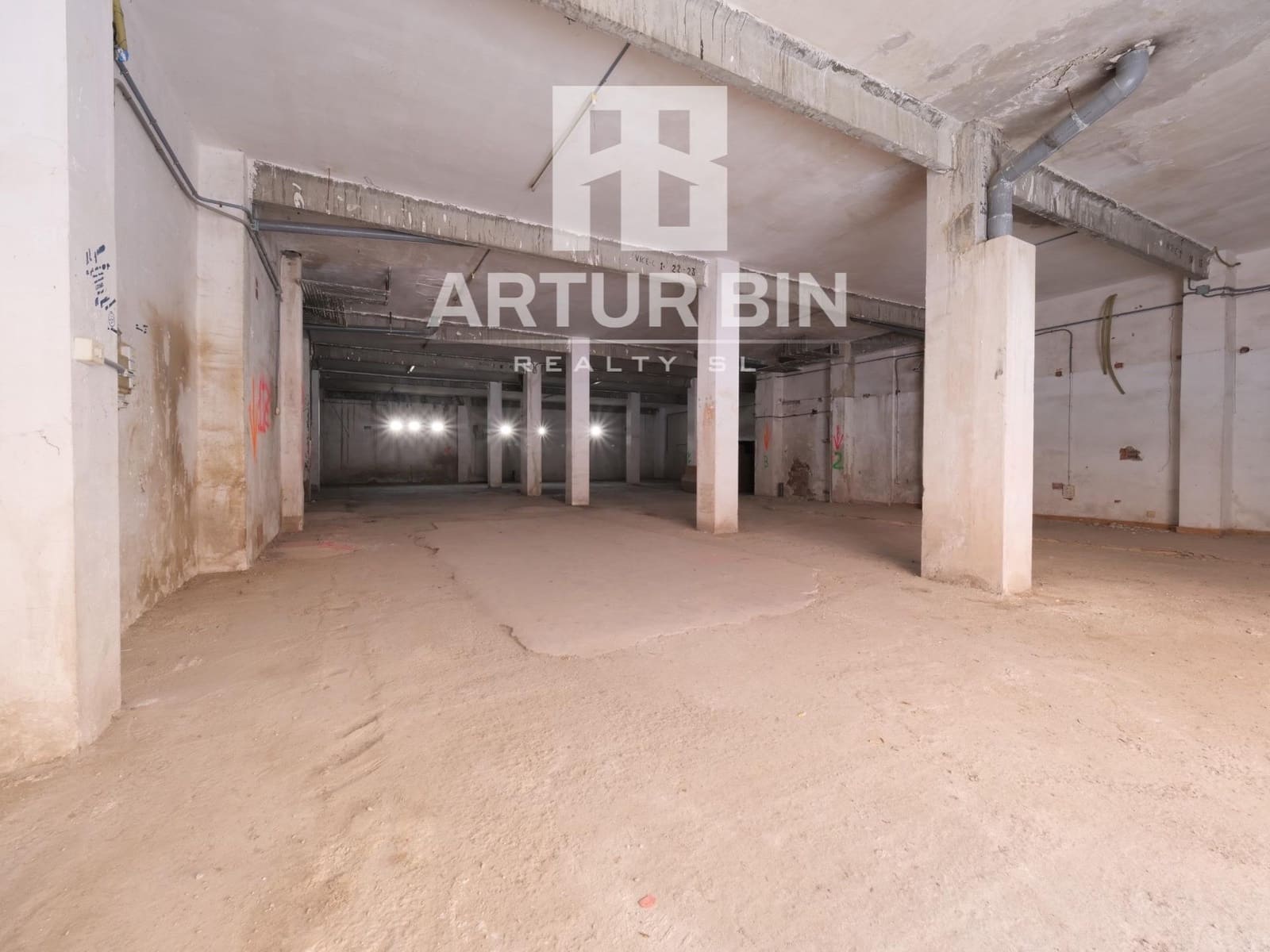 Erhverv til salg i Valencia by - € 400.000 (Ref: 9648174)