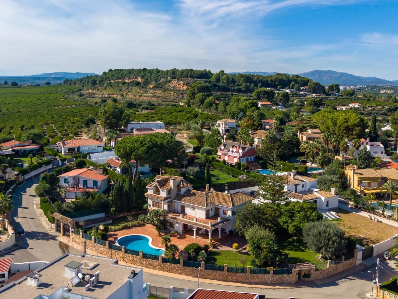 8 bedroom Terraced Villa for sale in Chiva with pool - € 1,200,000 (Ref: 9677509)