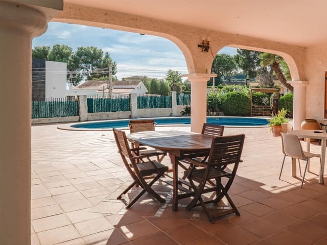 8 bedroom Terraced Villa for sale in Chiva - € 1,200,000 (Ref: 9677509)