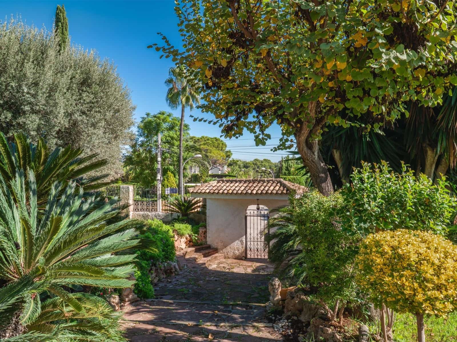 8 bedroom Terraced Villa for sale in Chiva with pool - € 1,200,000 (Ref: 9677509)