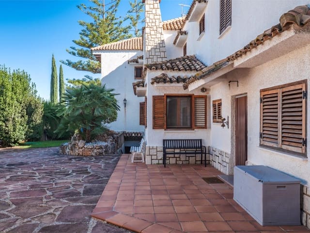 8 bedroom Terraced Villa for sale in Chiva - € 1,200,000 (Ref: 9677509)