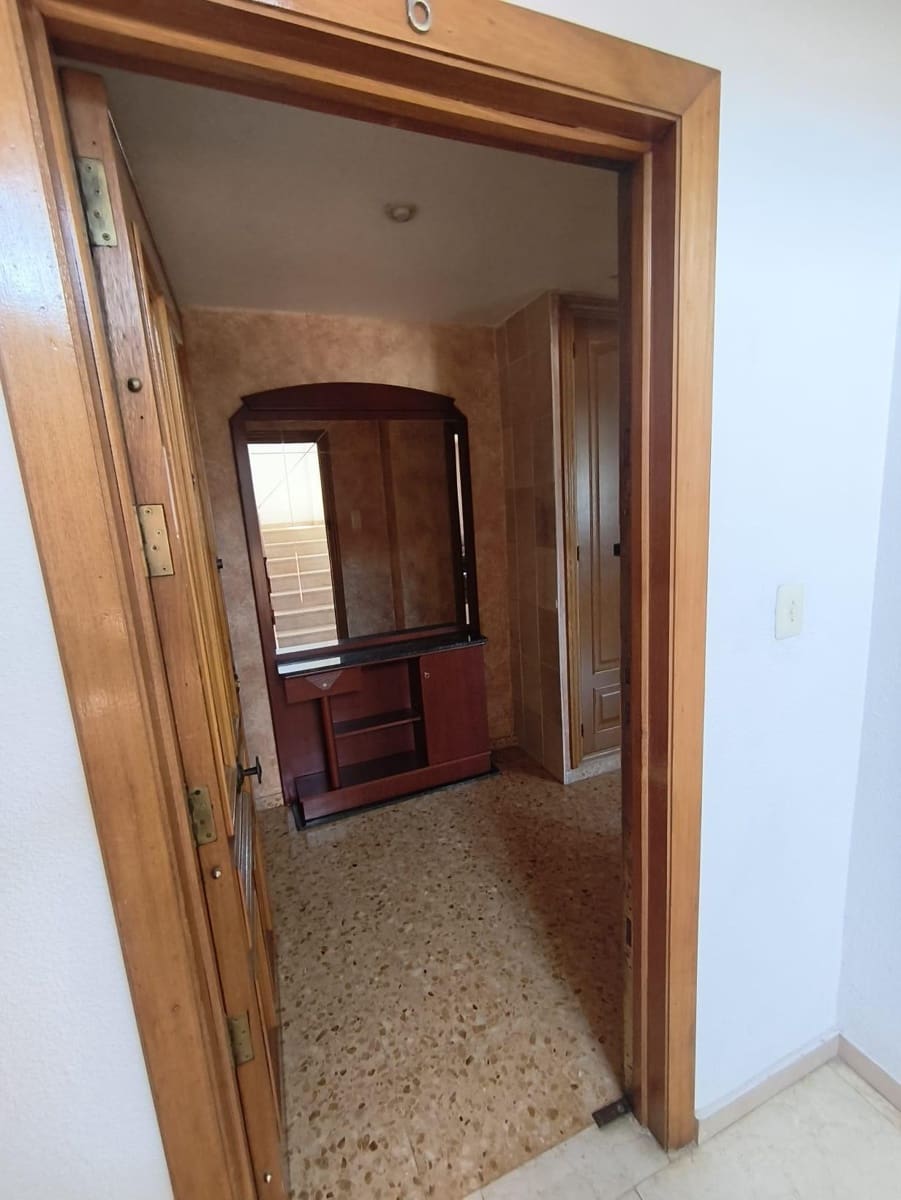 3 slaapkamer Appartement te koop in Tavernes de la Valldigna - € 100.000 (Ref: 9690639)