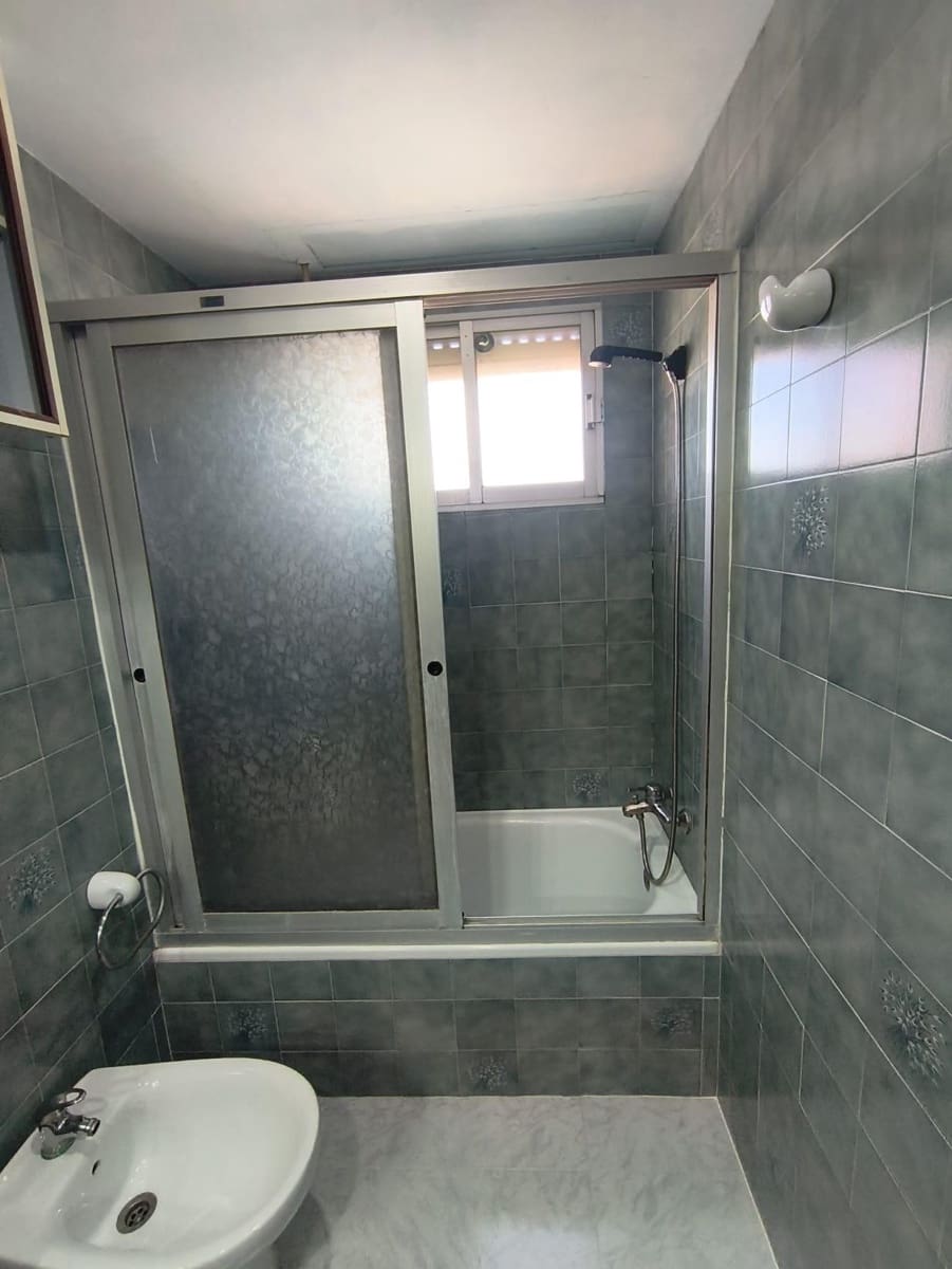 3 slaapkamer Appartement te koop in Tavernes de la Valldigna - € 100.000 (Ref: 9690639)
