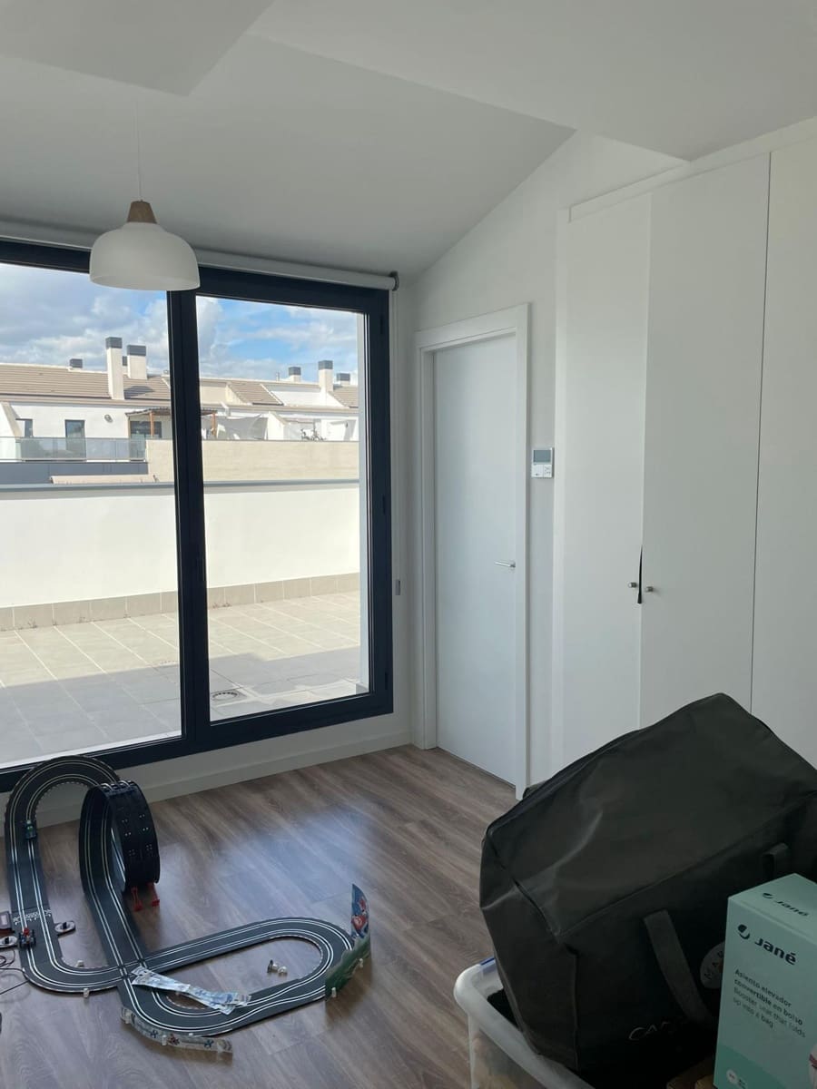 4 quarto Penthouse para venda em La Pobla de Vallbona com piscina garagem - 475 000 € (Ref: 9704930)