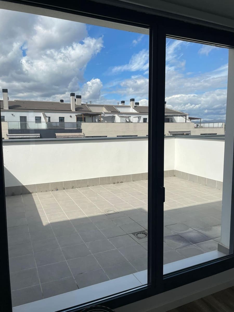 4 quarto Penthouse para venda em La Pobla de Vallbona com piscina garagem - 475 000 € (Ref: 9704930)