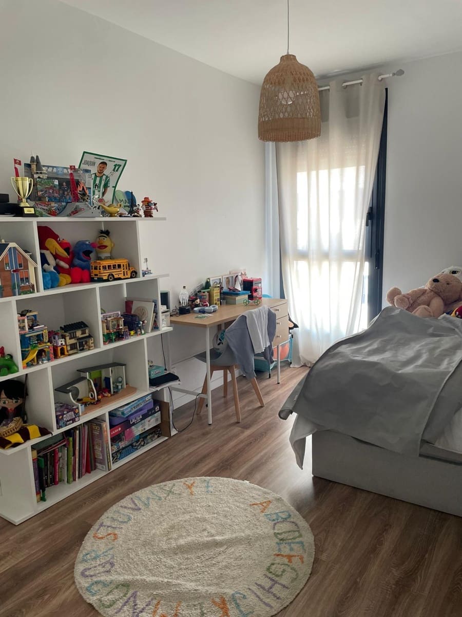 4 quarto Penthouse para venda em La Pobla de Vallbona com piscina garagem - 475 000 € (Ref: 9704930)