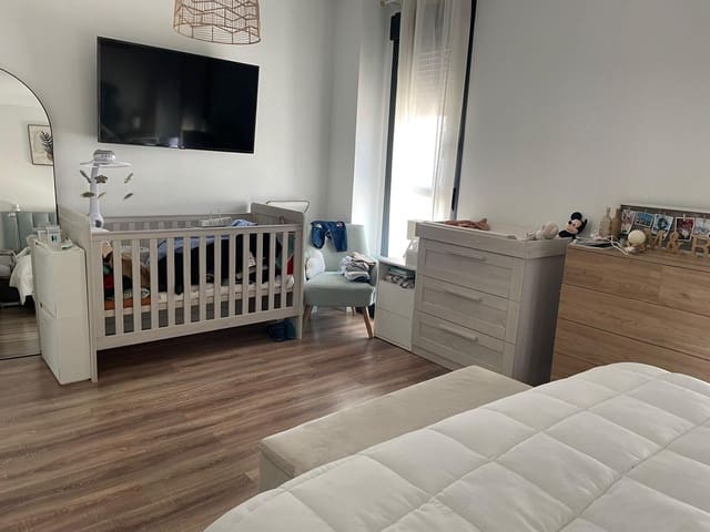 4 makuuhuone Kattohuoneisto myytävänä paikassa La Pobla de Vallbona mukana uima-altaan 
autotalli - 475 000 € (Ref: 9704930)