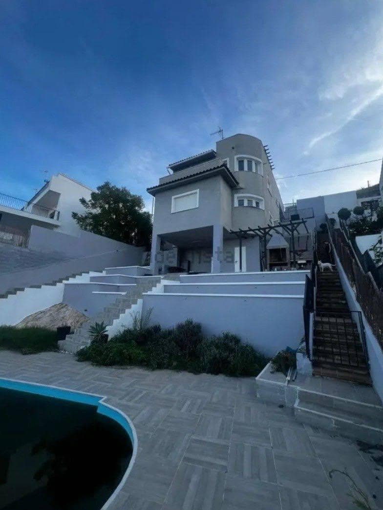 4 bedroom Villa for sale in Chiva with pool garage - € 399,000 (Ref: 9704931)