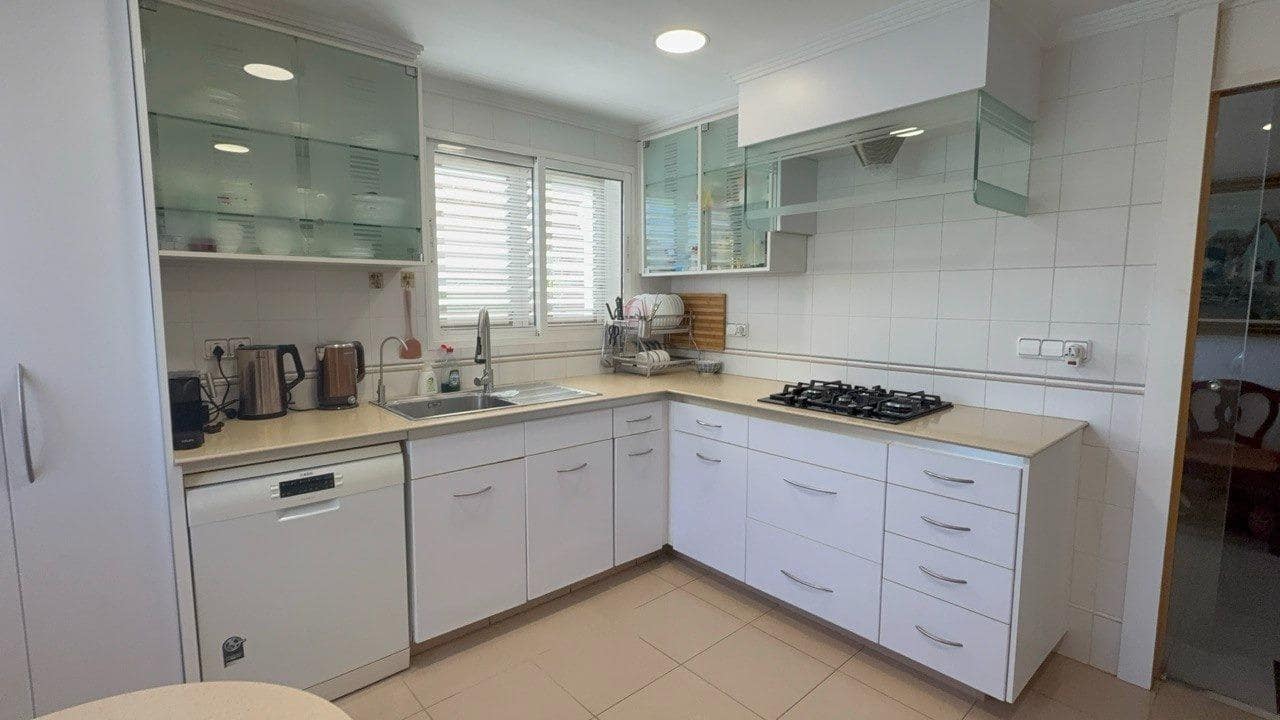 4 bedroom Villa for sale in L'Eliana with pool garage - € 685,000 (Ref: 9711992)