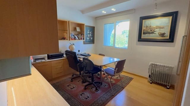 4 soveværelse Villa til salg i L'Eliana med swimmingpool garage - € 685.000 (Ref: 9711992)