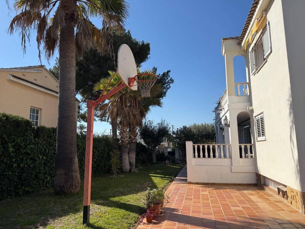 4 bedroom Villa for sale in L'Eliana with pool garage - € 685,000 (Ref: 9711992)