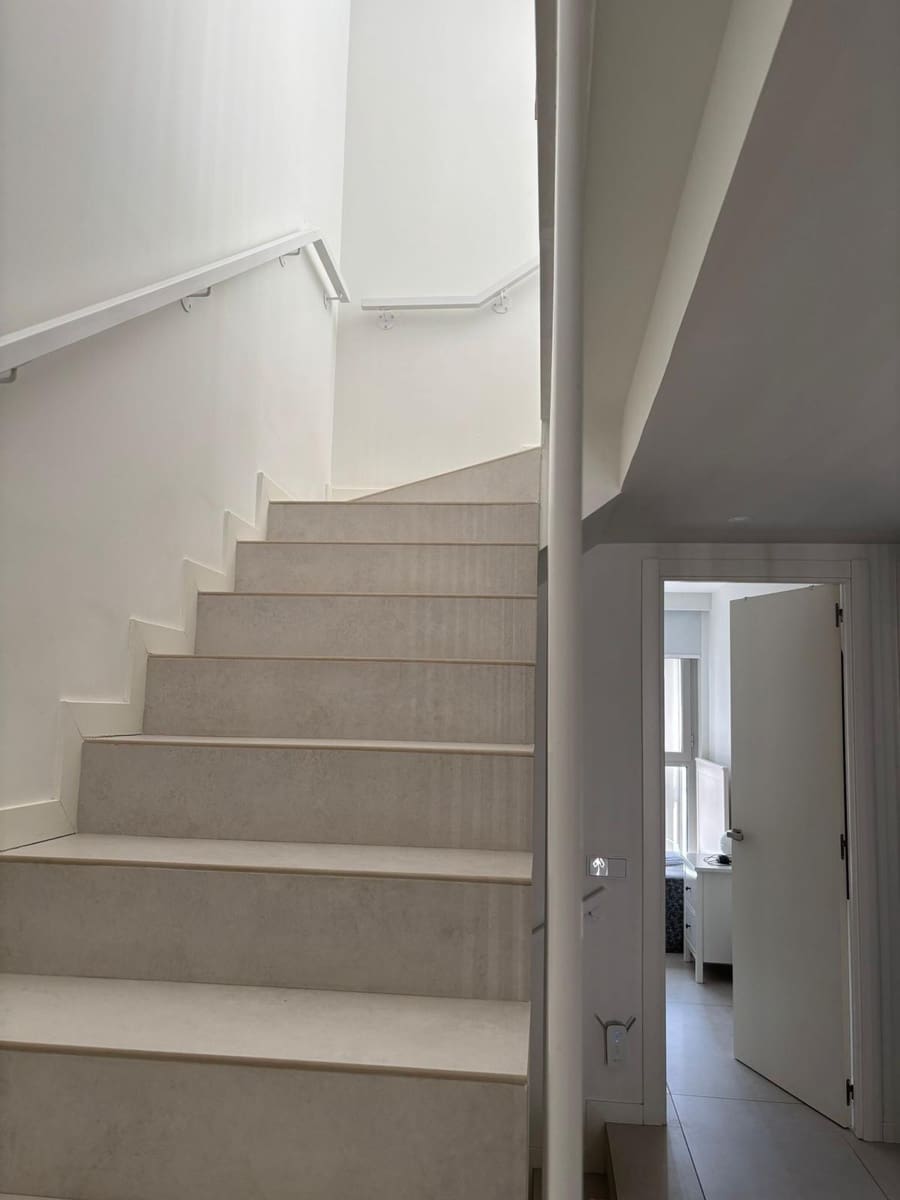 3 bedroom Terraced Villa for rent in Valencia city - € 2,200 (Ref: 9726657)