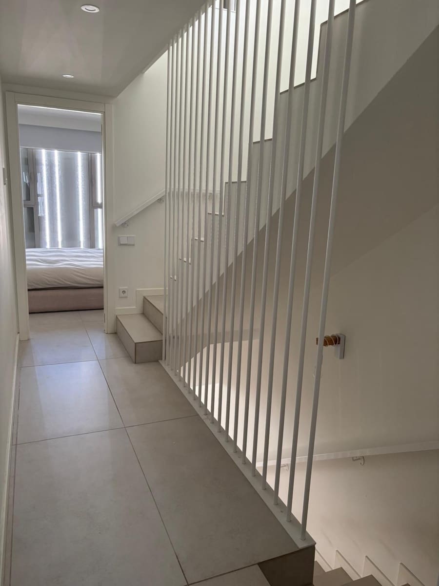 3 bedroom Terraced Villa for rent in Valencia city - € 2,200 (Ref: 9726657)