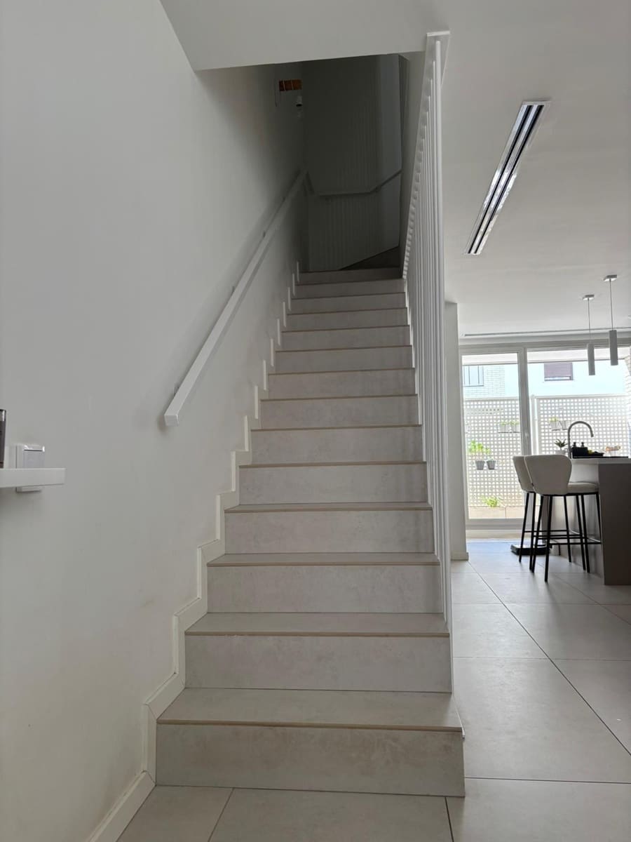 3 bedroom Terraced Villa for rent in Valencia city - € 2,200 (Ref: 9726657)