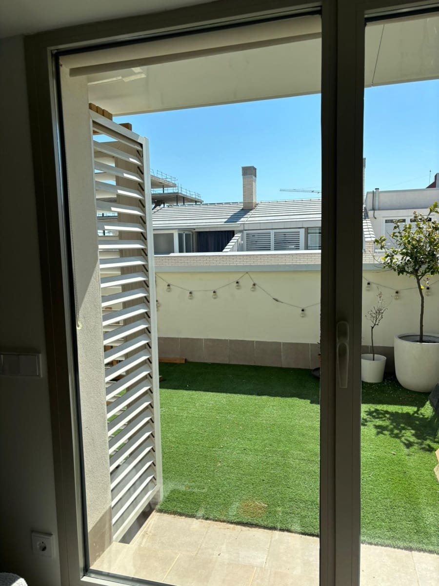 3 bedroom Terraced Villa for rent in Valencia city - € 2,200 (Ref: 9726657)