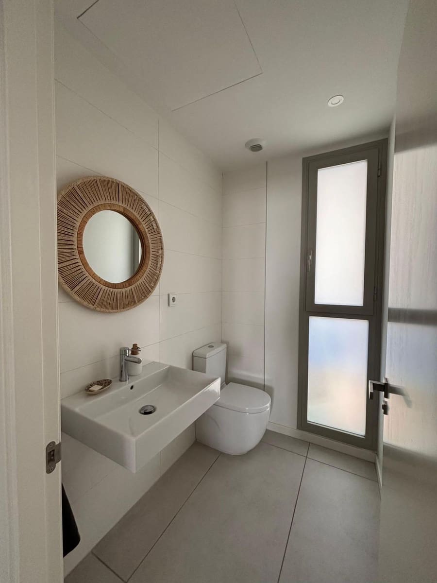 3 bedroom Terraced Villa for rent in Valencia city - € 2,200 (Ref: 9726657)