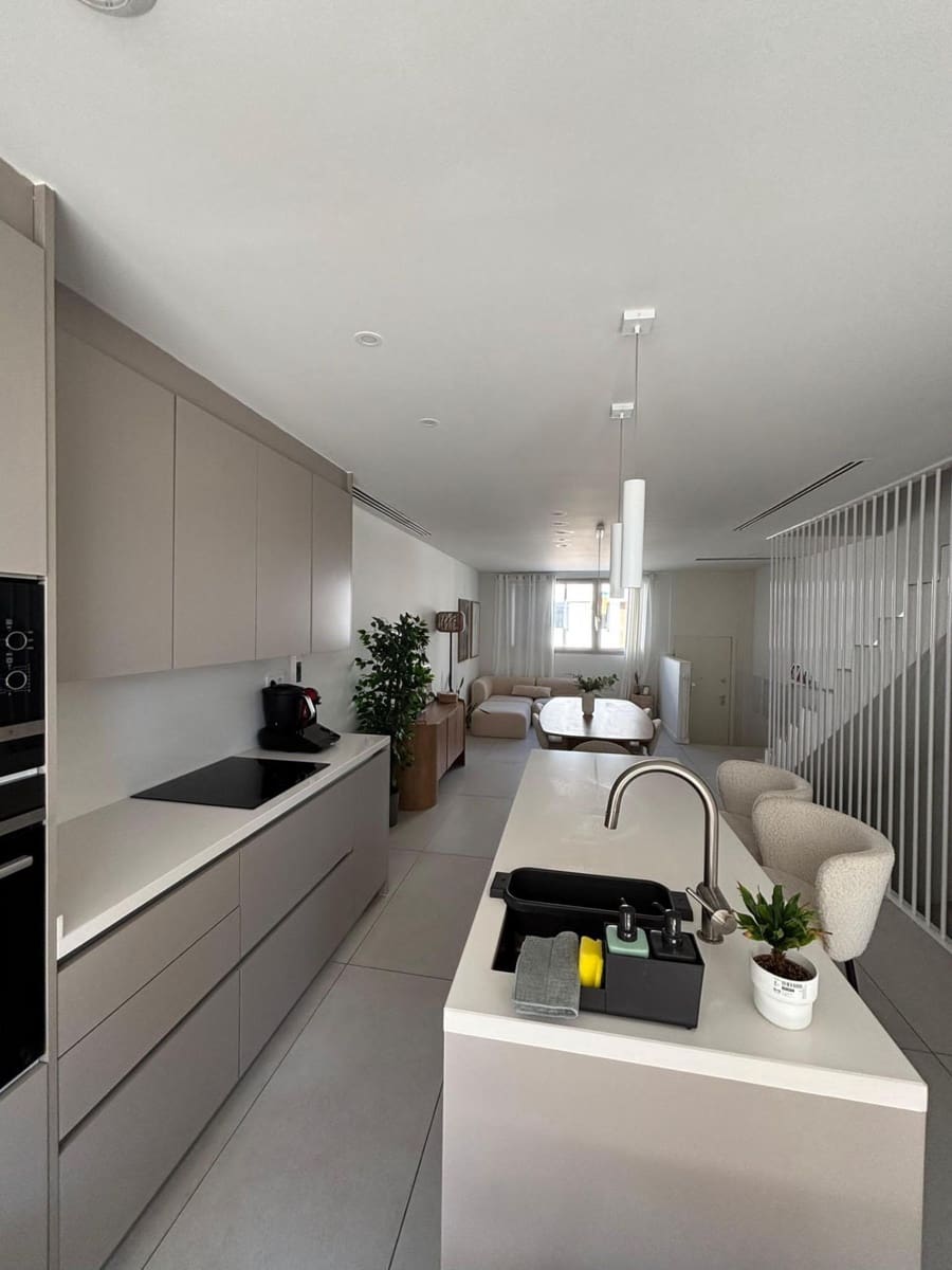 3 bedroom Terraced Villa for rent in Valencia city - € 2,200 (Ref: 9726657)