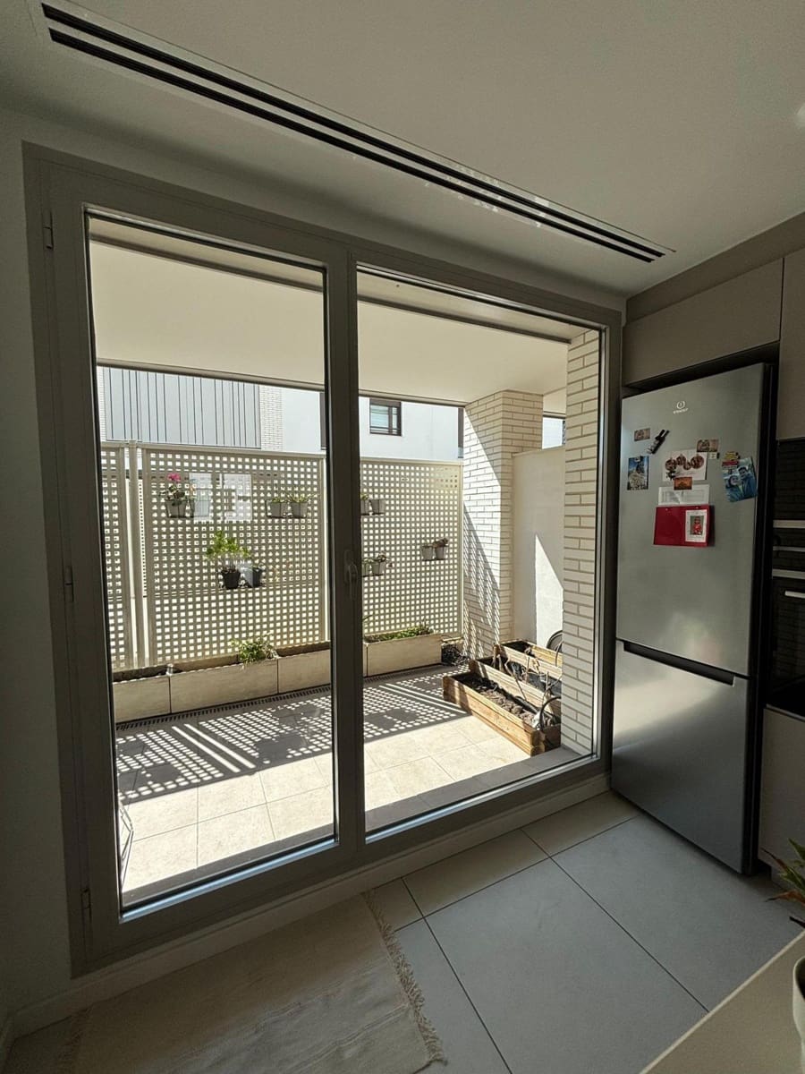 3 bedroom Terraced Villa for rent in Valencia city - € 2,200 (Ref: 9726657)