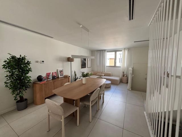 3 bedroom Terraced Villa for rent in El Pla del Remei, Valencia city - € 2,200 (Ref: 9726657)