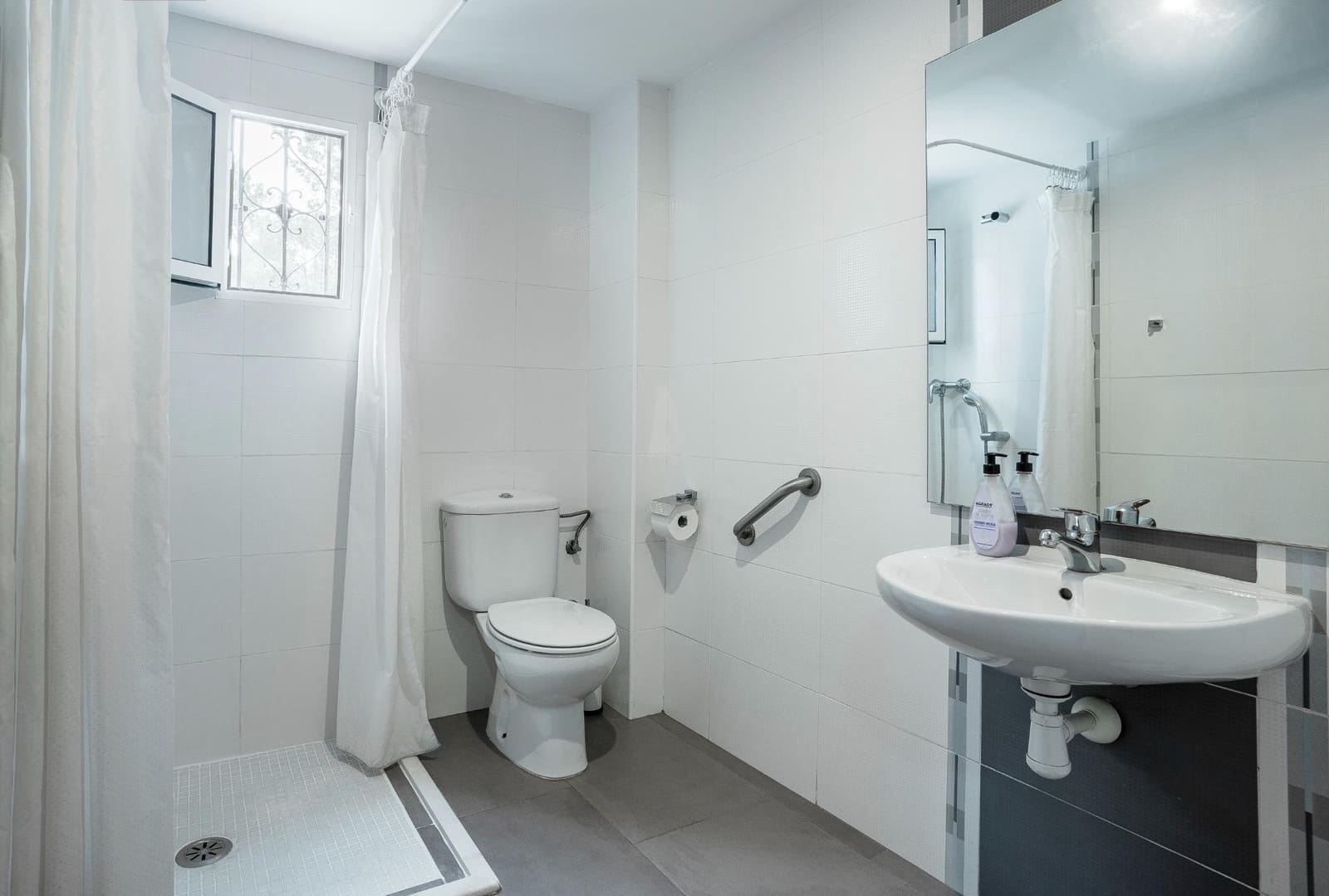 6 bedroom Hotel for sale in Naquera with pool - € 800,000 (Ref: 9738582)