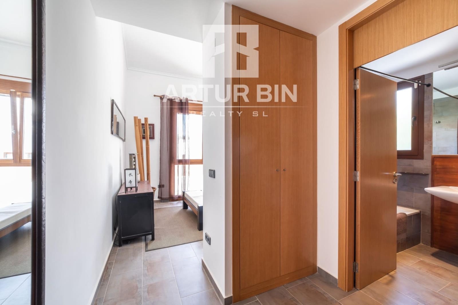 4 bedroom Villa for sale in Chiva with garage - € 475,000 (Ref: 9791075)