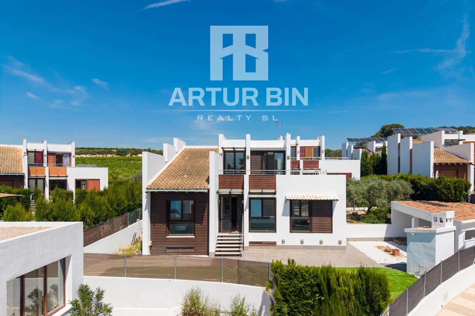 4 bedroom Villa for sale in Chiva with garage - € 475,000 (Ref: 9791075)