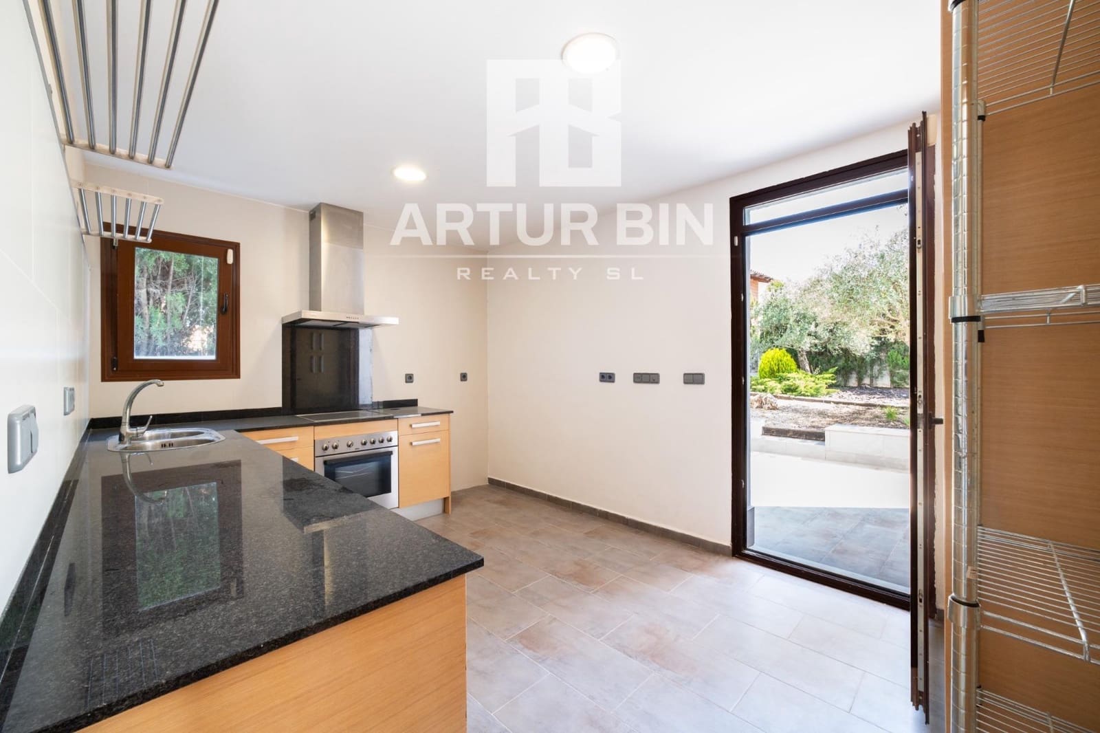 4 bedroom Villa for sale in Chiva with garage - € 475,000 (Ref: 9791075)