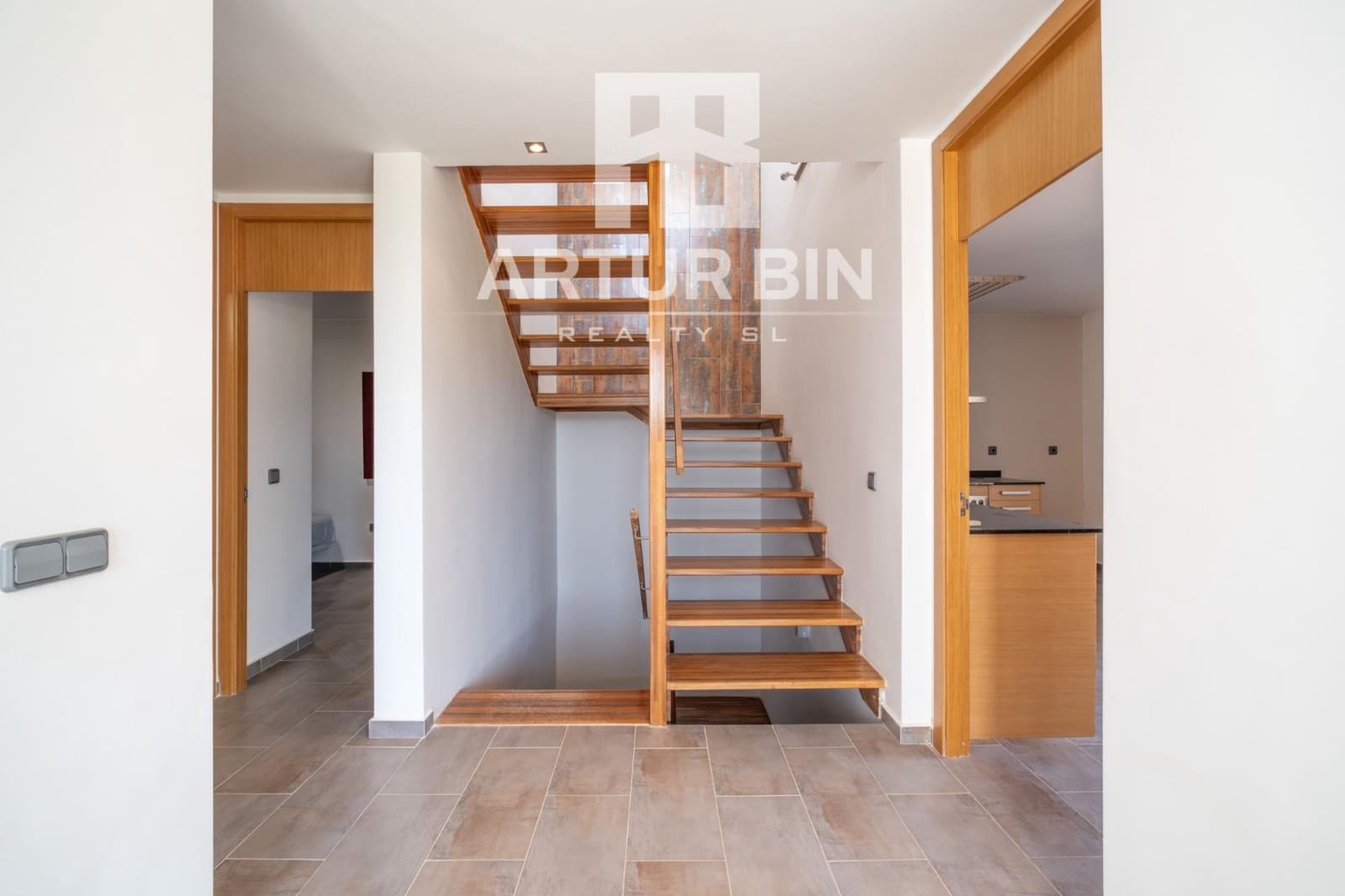 4 bedroom Villa for sale in Chiva with garage - € 475,000 (Ref: 9791075)