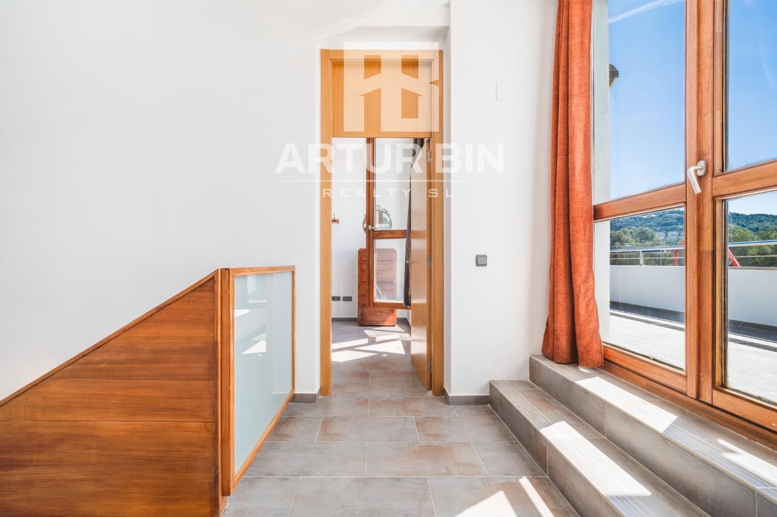 4 bedroom Villa for sale in Chiva with garage - € 475,000 (Ref: 9791075)