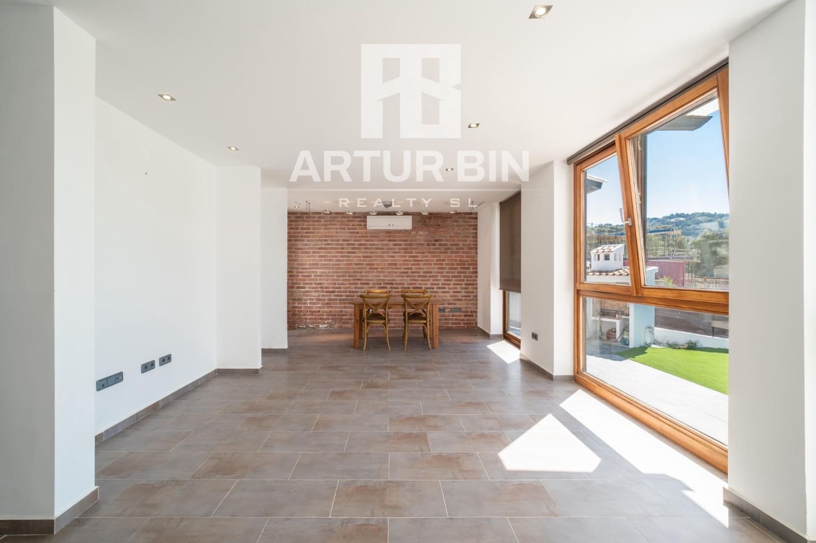 4 bedroom Villa for sale in Chiva with garage - € 475,000 (Ref: 9791075)