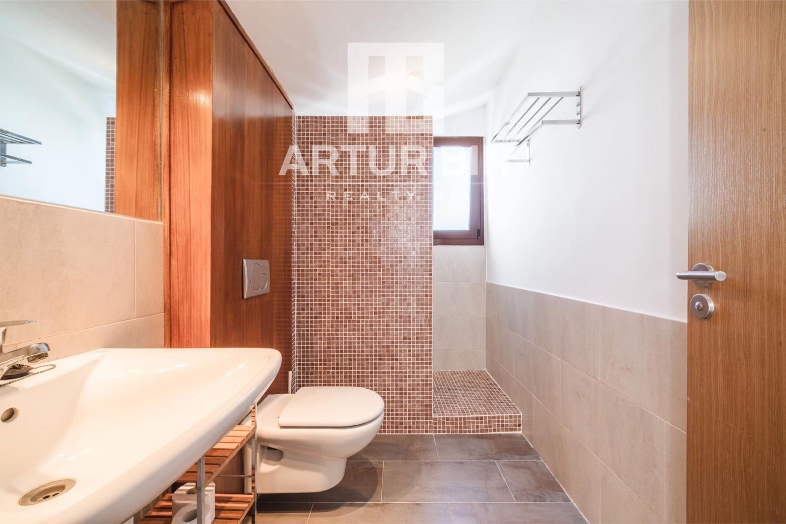 4 bedroom Villa for sale in Chiva with garage - € 475,000 (Ref: 9791075)