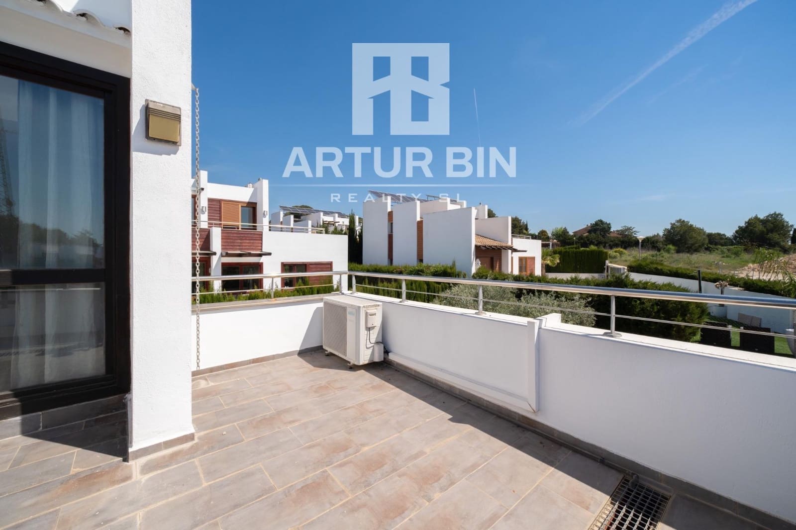 4 bedroom Villa for sale in Chiva with garage - € 475,000 (Ref: 9791075)